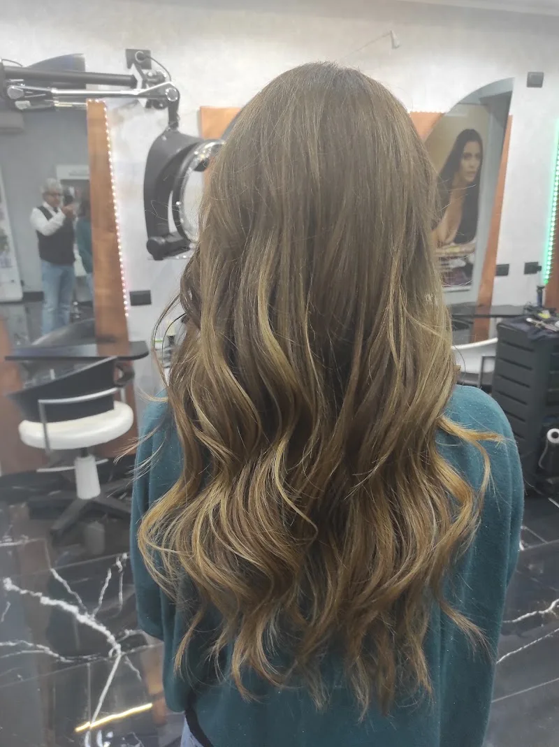 Hair Style by Ayesh - Coiffure Genoa - Photo de couverture - OneBooking